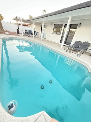 Pool - A gorgeous and Spacious 4-bedroom house with swimming Pool & BBQ in Las Vegas (Las Vegas)