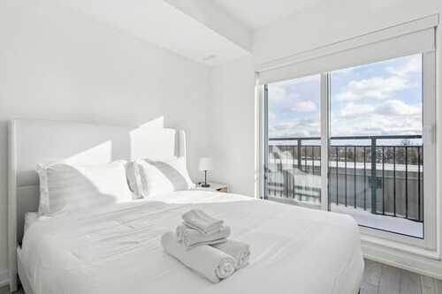 Home Richmond Hill 2bed2.5bath | Parking