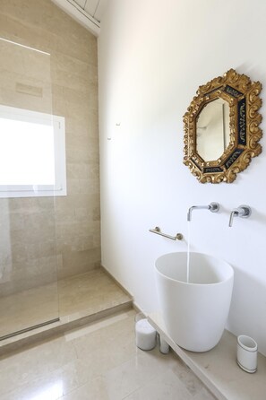 Shower, hair dryer, towels - Villa Nivara - Floridia (Floridia)
