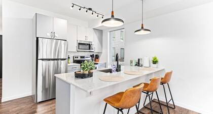 Stylish 2BR Condo | Uptown Area, Gym & Parking NEW