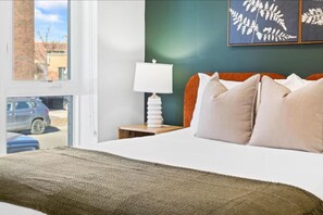 2 bedrooms, desk, iron/ironing board, WiFi - Stylish 2BR Condo | Uptown Area, Gym & Parking NEW (Minneapolis)