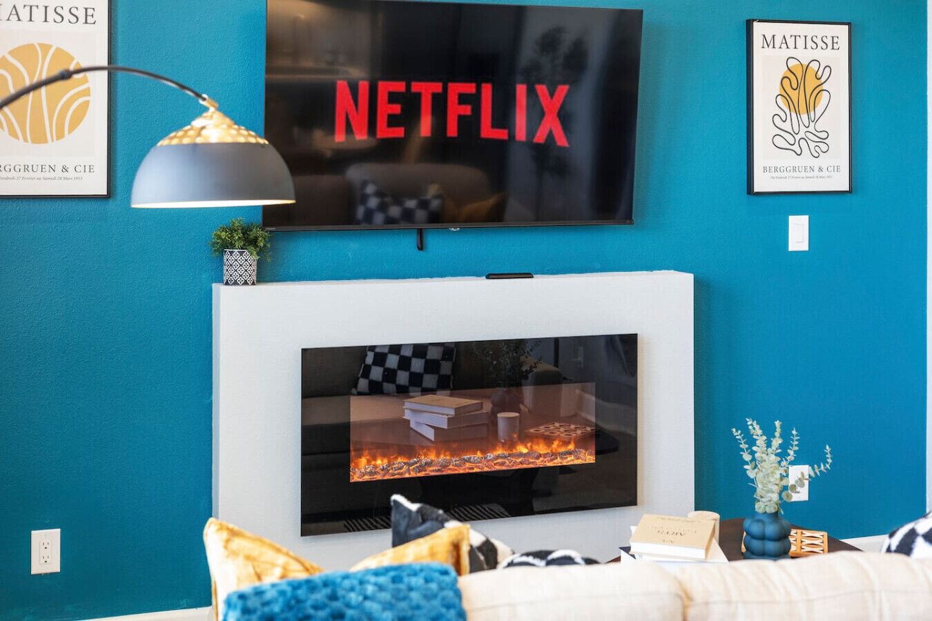 TV, fireplace
