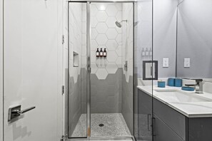 Hair dryer - New suite with full Kitchen and Livingroom Dallas (Dallas)