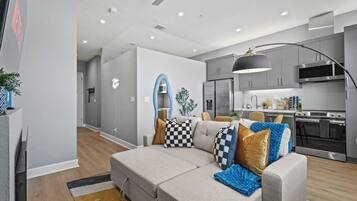 TV, fireplace