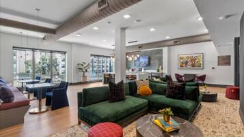 Télévision, chaîne hi-fi