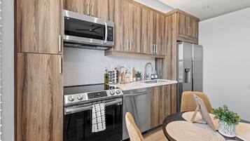 Coffee/tea maker, fridge, microwave, oven