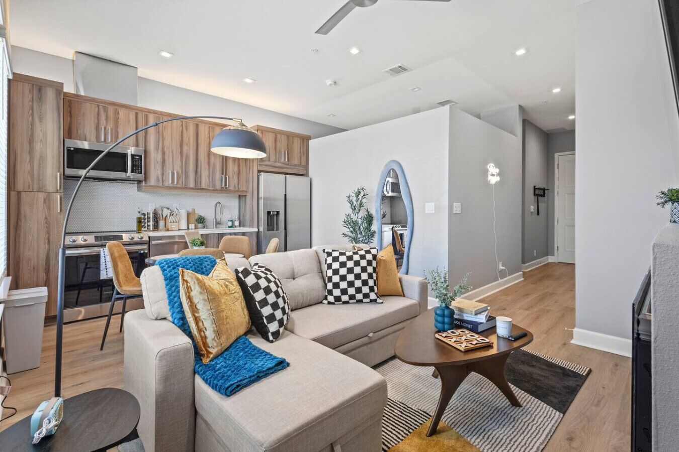 Televisión y chimenea 