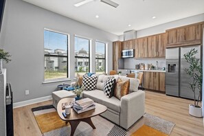 Televisión y chimenea 