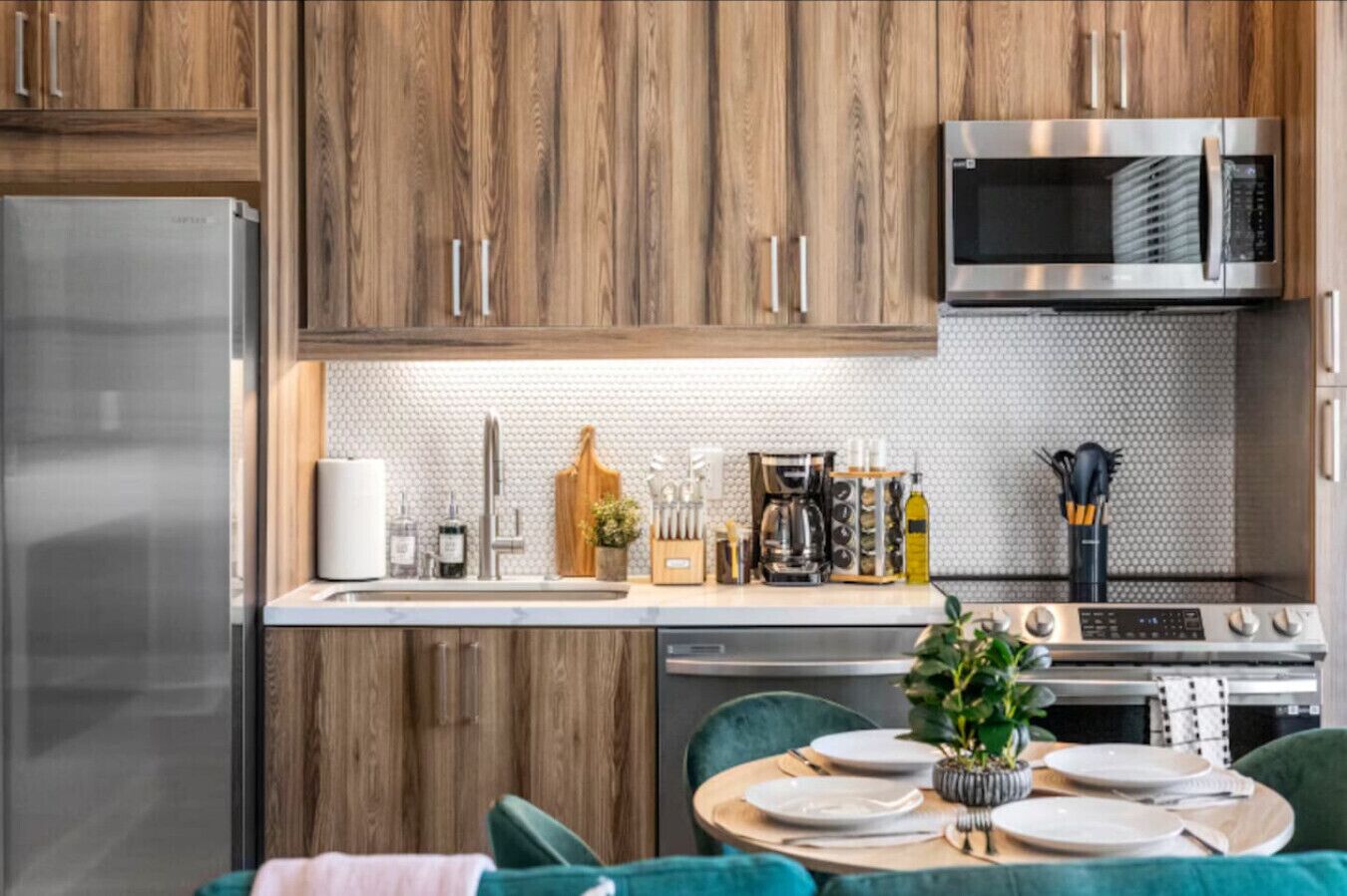 Refrigerador, microondas, horno y parrilla de estufa 