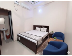 In-room safe, desk, laptop workspace, blackout curtains - Hotel Vinayak (Faizabad)