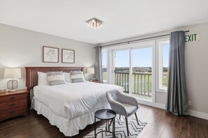 3 chambres, fer et planche à repasser, Wi-Fi, draps fournis