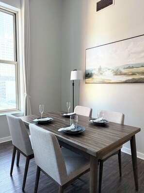 Dining - Downtown Cleveland Suite (Cleveland)