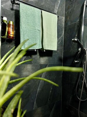 Towels, toilet paper - Cozy 2-bedroom apartment in peaceful Tiranë with AC (Tiranë)