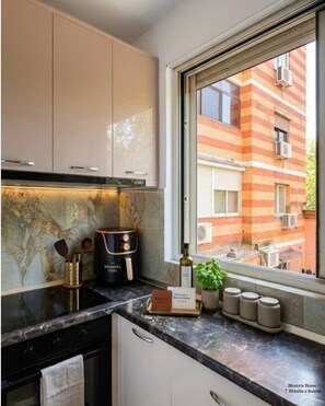 Private kitchen - Cozy 2-bedroom apartment in peaceful Tiranë with AC (Tiranë)