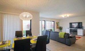 Interior - Single story beautiful home with community pool (Cathedral City)