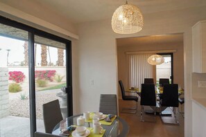 Dining - Single story beautiful home with community pool (Cathedral City)