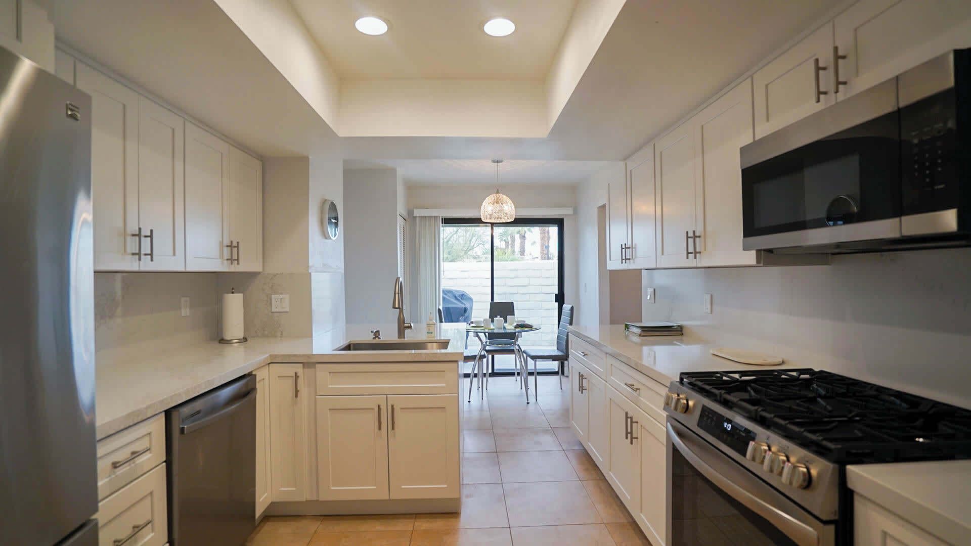 Réfrigérateur, micro-ondes, four, lave-vaisselle