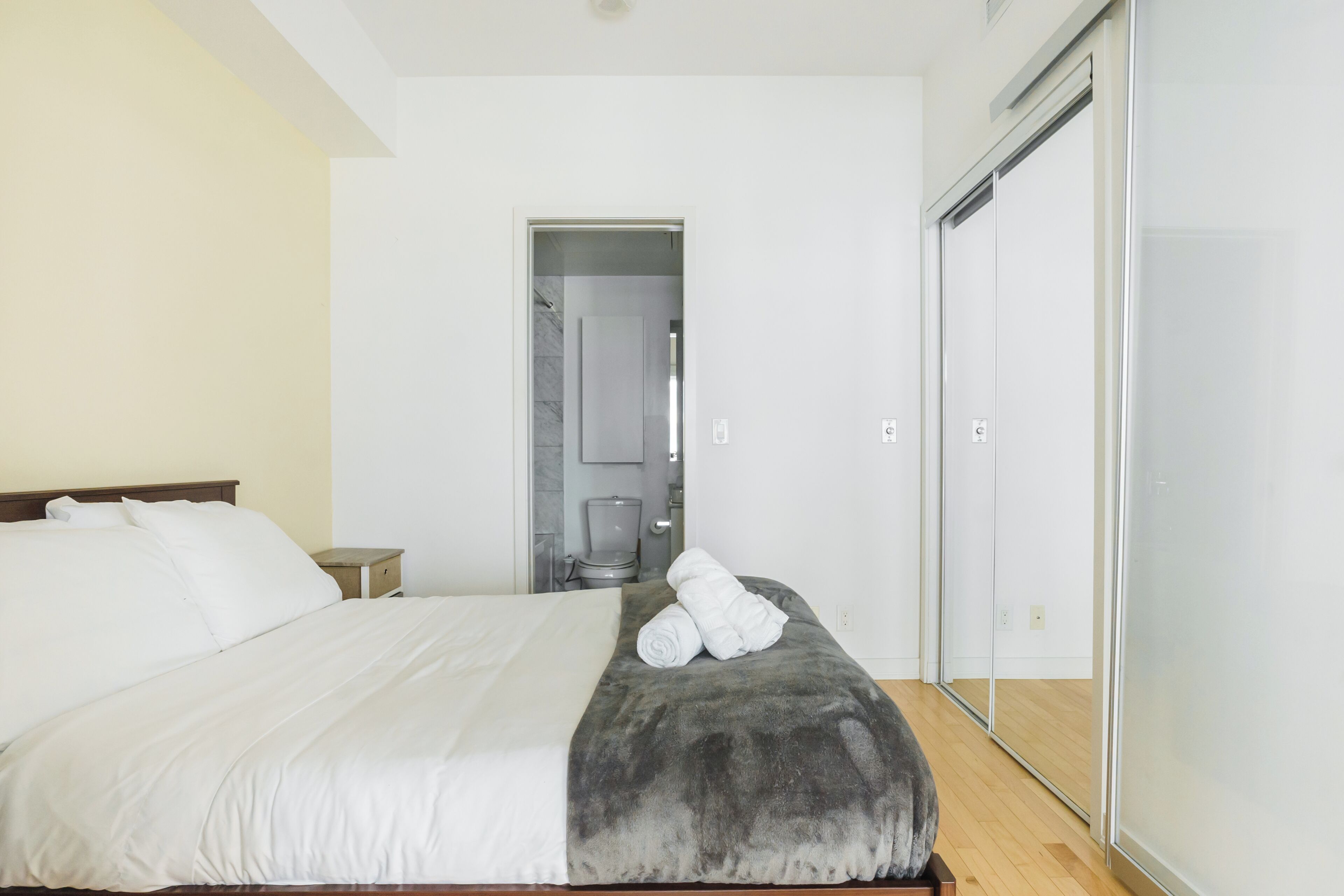 Ropa de cama de alta calidad, wifi gratis y ropa de cama 