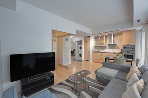 60-inch LED TV with cable channels - Toronto Inn York (Toronto)