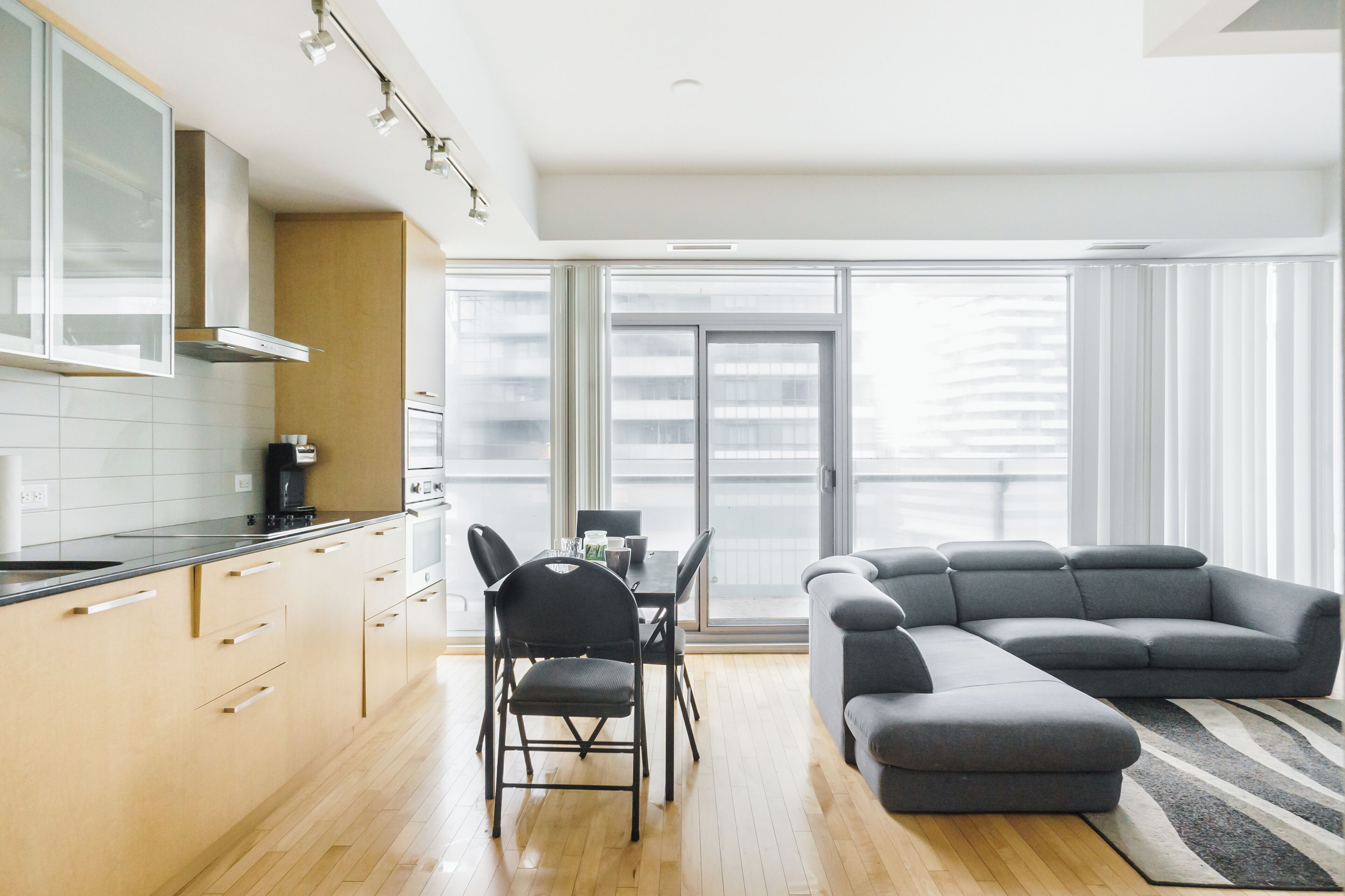 Deluxe Double Room, Balcony, City View | Dining room