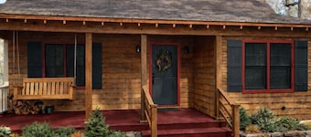 River's Bluff is a 3-bedroom cabin in pleasant Enigma with cozy charm!