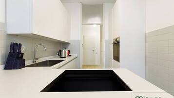 Apartment, 2 Bedrooms, Balcony, City View | Interior