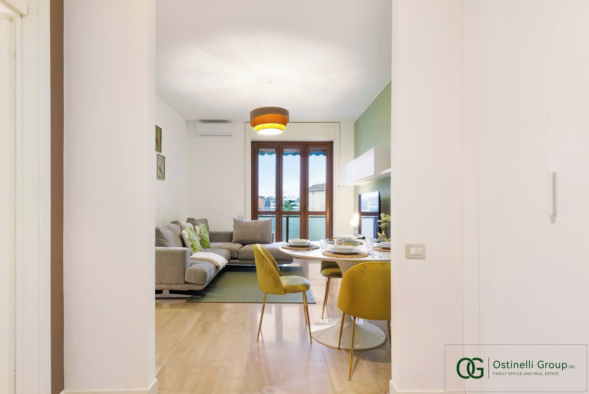 Apartment, 2 Bedrooms, Balcony, City View | Living room | Books