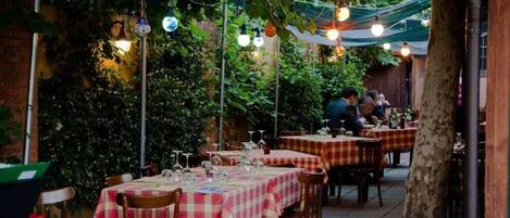 Apartment, 2 Bedrooms, Balcony, City View | Dining