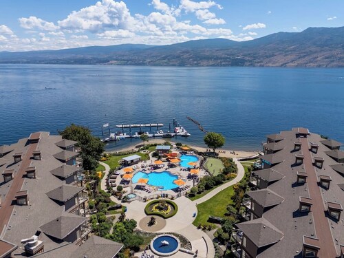 Lakefront Getaway at The Cove