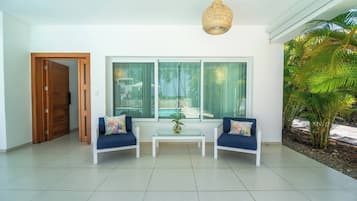 Villa, 4 Bedrooms, Smoking, Private Pool | Living room