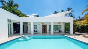 A modern house with a swimming pool, large windows, and a patio area. - Lux Villa Playa Bonita (Las Terrenas)