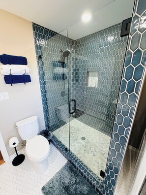 Shower, hair dryer, towels, soap - Lakefront Retreat - Deep Water Dock, Hot Tub, Game Garage, Bunkhouse (Graford)