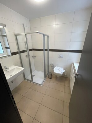 Double Room, City View | Bathroom