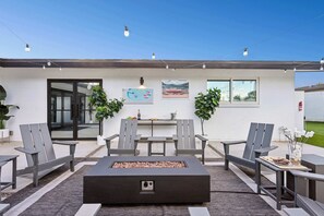 Terrace/patio - The Lounge - Resort-Style Heated Pool - Pickleball (Phoenix)