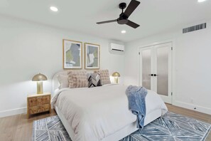 Room - The Lounge - Resort-Style Heated Pool - Pickleball (Phoenix)