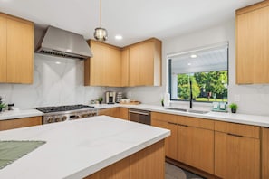 Private kitchen - The Lounge - Resort-Style Heated Pool - Pickleball (Phoenix)