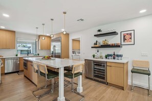 Private kitchen - The Lounge - Resort-Style Heated Pool - Pickleball (Phoenix)