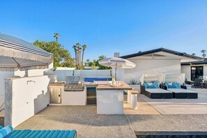 Terrace/patio - The Lounge - Resort-Style Heated Pool - Pickleball (Phoenix)