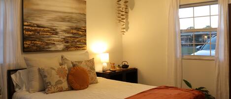 1 dormitorio, tabla de planchar con plancha, wifi y ropa de cama