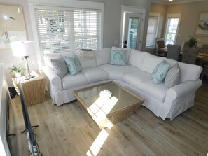 Smart TV, fireplace, video games, table football - MH134B Stunning 5 bdrm 3.5 bath elevator, both floors (Myrtle Beach)