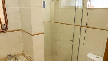 Dusche, Haartrockner, Bidet, Handtücher