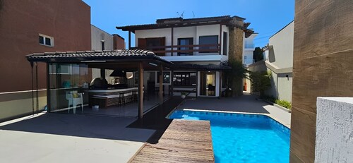 Luxury House in Gated Community in Metropolitan Area