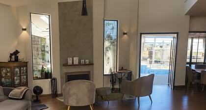 Luxury House in Gated Community in Metropolitan Area