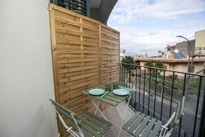 Kahden hengen superior-huone, parveke | Ulkoruokailutilat