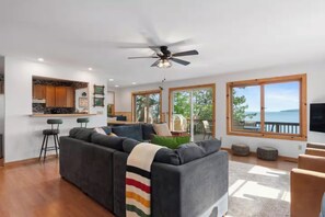Living area - Mullett Lakefront, Hot Tub • Dock • Sleeps 10 (Indian River)