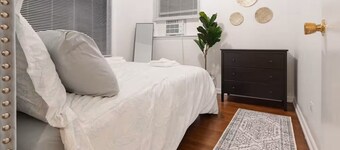 Bright and Spacious 2-Bedroom Skokie Home – With 2 Parking Spots
