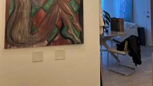 A room with a large abstract painting on the wall, a modern chair, and a table with a bag and a plant. - Beautiful, cozy boho chic apartment in the Heart of South Beach, Miami (Miami Beach)