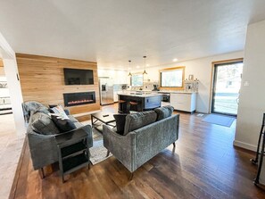 Interior - 1625 E Cache La Poudre (Colorado Springs)