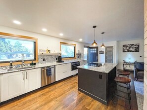 House (3 Bedrooms) | Interior - 1625 E Cache La Poudre (Colorado Springs)