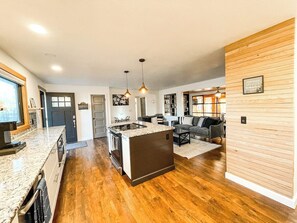 House (3 Bedrooms) | Interior - 1625 E Cache La Poudre (Colorado Springs)